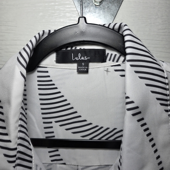 Lulu's White Button-Down Blouse with Black Abstract Stripe - Picture 3 of 5